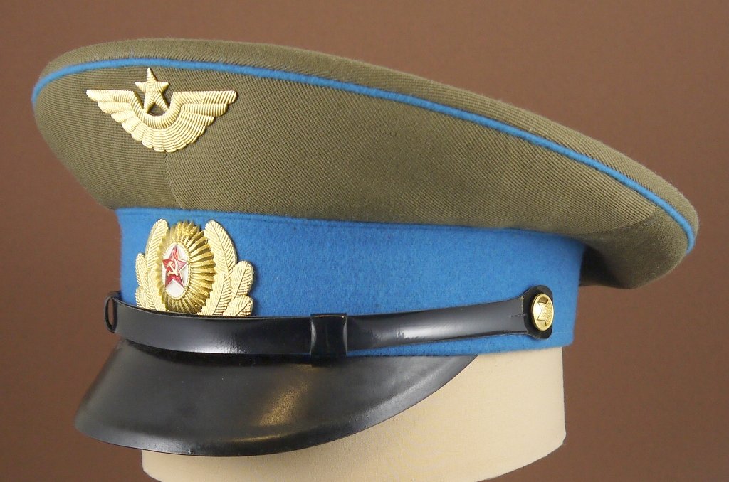 RUSSIAN ARMY AIR FORCE CAP BADGE